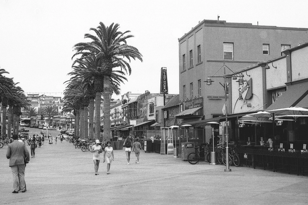 Black and White photo of Manhatttan Beach